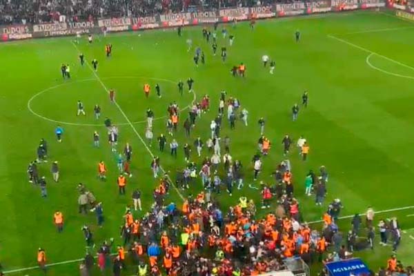 Batalla campal en el fútbol turco